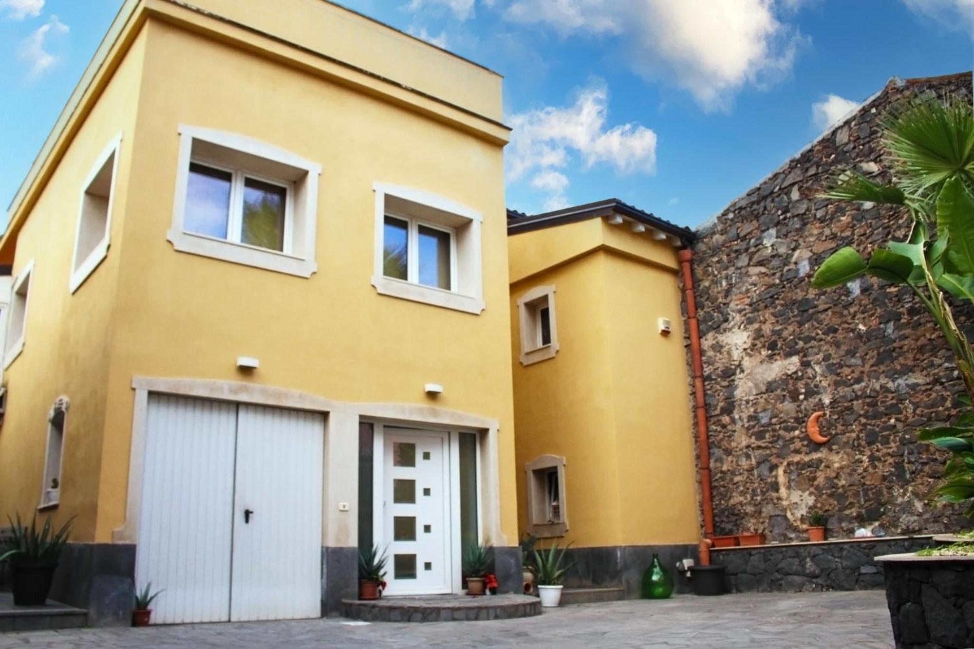 La Pietra Nera - Etna Home คาตาเนีย ภายนอก รูปภาพ