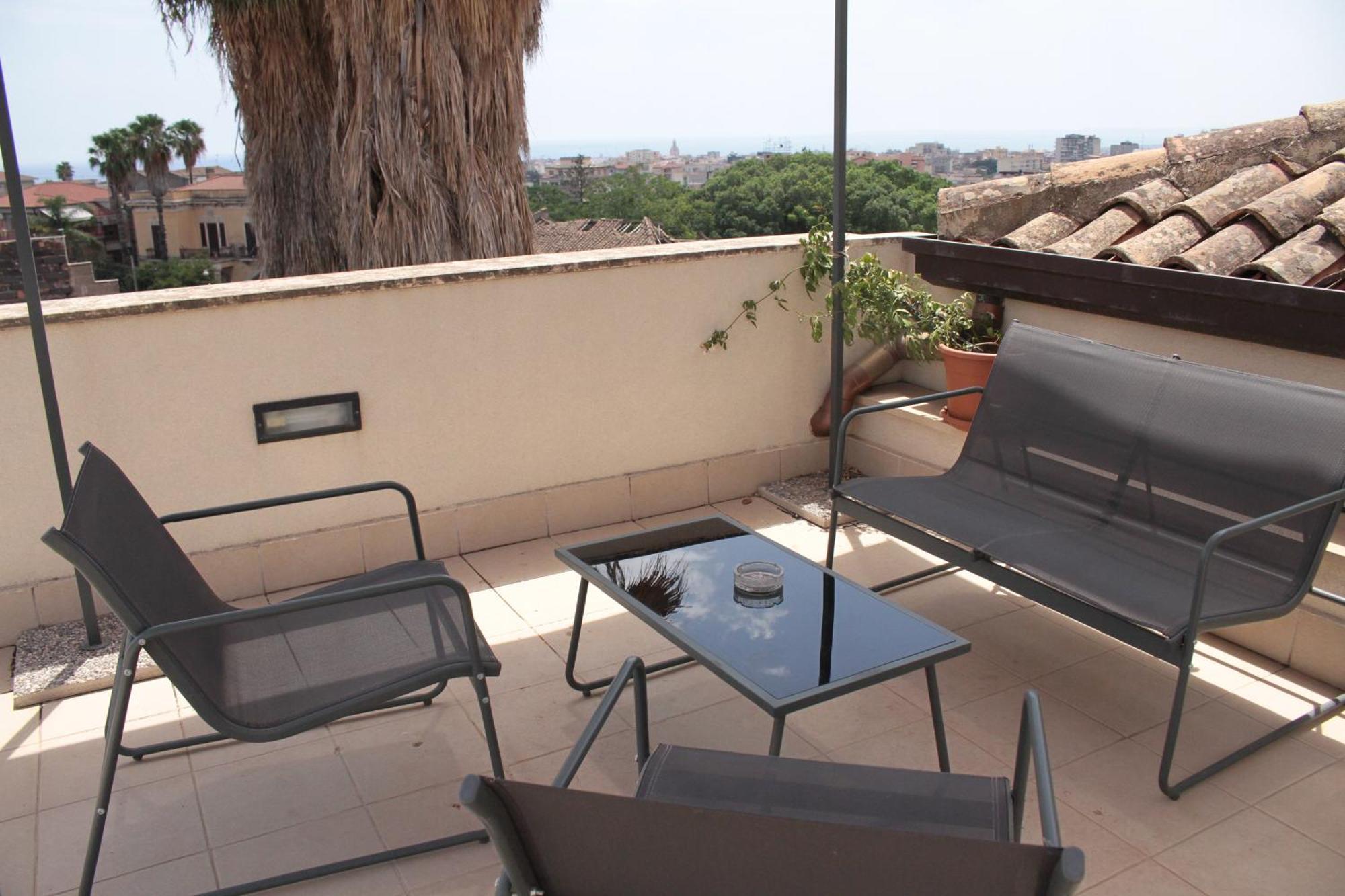 La Pietra Nera - Etna Home คาตาเนีย ภายนอก รูปภาพ